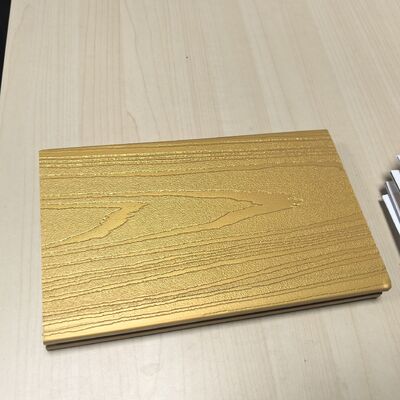 METALLIC WPC-PANELEN MET LUXE PATINA GLIMMER GOUDEN TERRAS