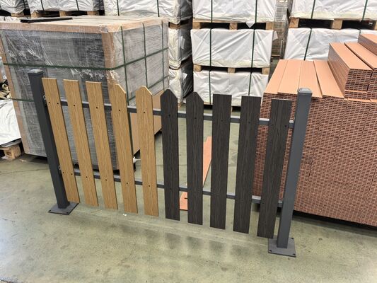 WPC balkon waterdichte buitenvloerbedekking WPC composiet terrasplankuiteinde plint terrasplanken WPC dekuiteinde