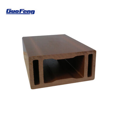 Buiten decoratieve ontworpen kunststof houtcomposiet holle WPC-omheining