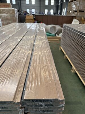 UV-bestendig WPC-bekleding Buitendecoratie Co-extrusie WPC-wandpaneel