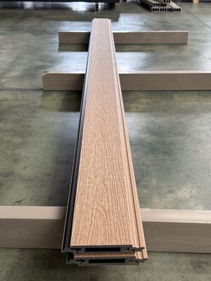 UV-bestendig WPC-bekleding Buitendecoratie Co-extrusie WPC-wandpaneel