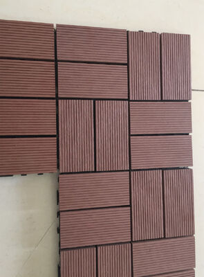 30x30CM in elkaar grijpende WPC-dektegels DIY-terrasvloeren voor thuis buitenruimtes
