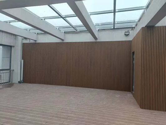 26 mm co-extrusie waterdichte WPC-wandbekleding voor gebruik buitenshuis